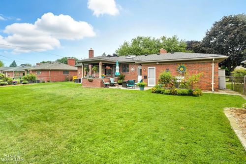 19046 Norton Ave, Eastpointe, MI, 48021-2033 | Card Image