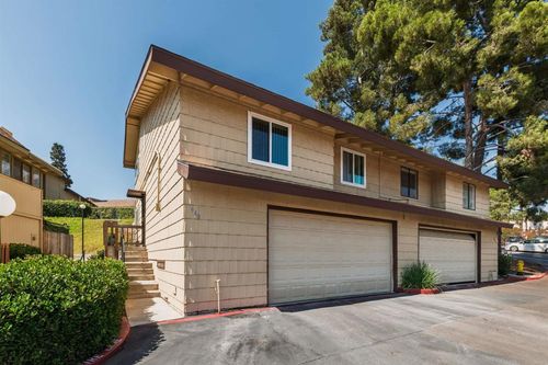 940 Marlin Dr, Vista, CA, 92084-5655 | Card Image