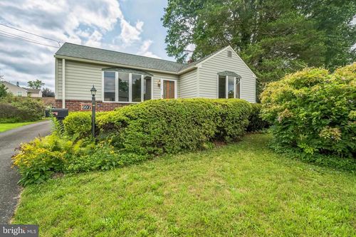 607 Continental Rd, HATBORO, PA, 19040-4401 | Card Image