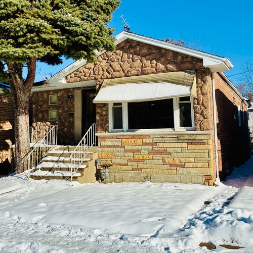 8219 S Muskegon Ave, Chicago, IL, 60617-2130 | Card Image