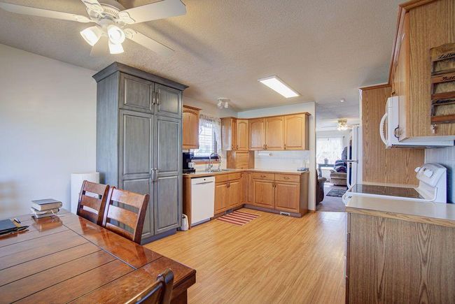 216 48 Avenue W, Home with 2 bedrooms, 2 bathrooms and 2 parking in Claresholm AB | Image 7