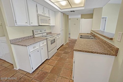 1832 S Skyview Pl, Tucson, AZ, 85748-7511 | Card Image