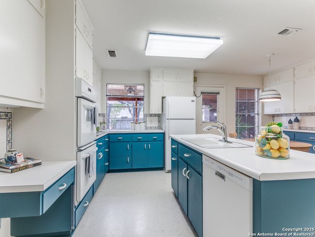 206 Sir Arthur Ct, House other with 4 bedrooms, 4 bathrooms and null parking in Castle Hills TX | Image 11