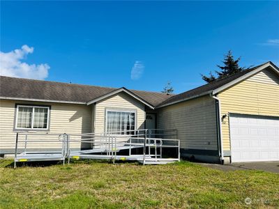 368 Snahapish Avenue Se, House other with 3 bedrooms, 1 bathrooms and 2 parking in Ocean Shores WA | Image 1