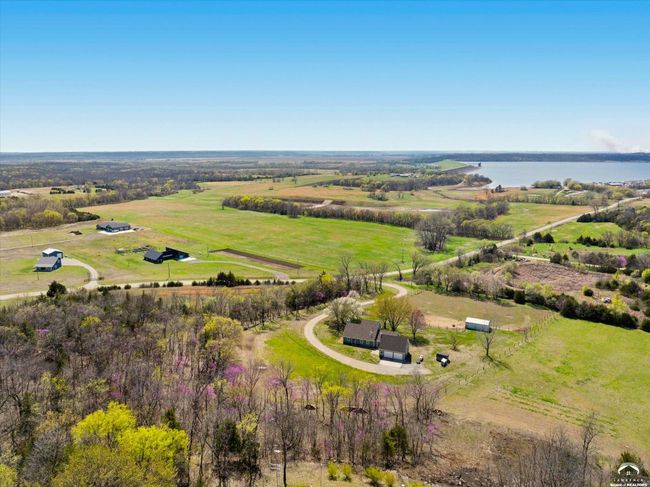 11096 43 Rd St, Home with 3 bedrooms, 3 bathrooms and null parking in Perry KS | Image 41