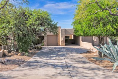 9114 E Clubhouse Court, House other with 2 bedrooms, 2 bathrooms and null parking in Scottsdale AZ | Image 1