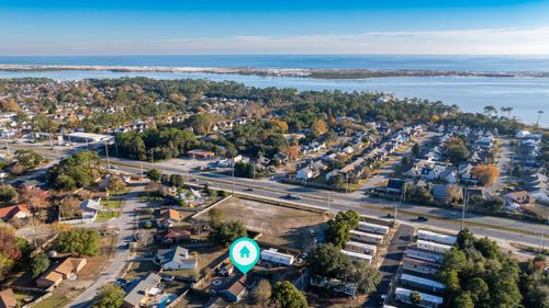 2 Lake Ave, Mary Esther, FL, 32569-1413 | Card Image
