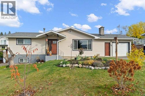 70 18 St Ne, Salmon Arm, BC, V1E1P3 | Card Image