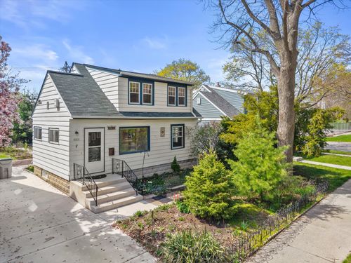 5377 N 13th St, Milwaukee, WI, 53209-5154 | Card Image
