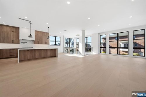 117 Henry St, Palisades Park, NJ, 07650-1124 | Card Image