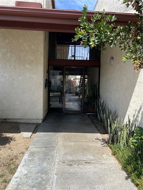1001 Cherry, Long Beach, CA, 90813 | Card Image