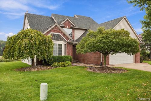 52496 Fox Pointe Dr, New Baltimore, MI, 48047-6365 | Card Image