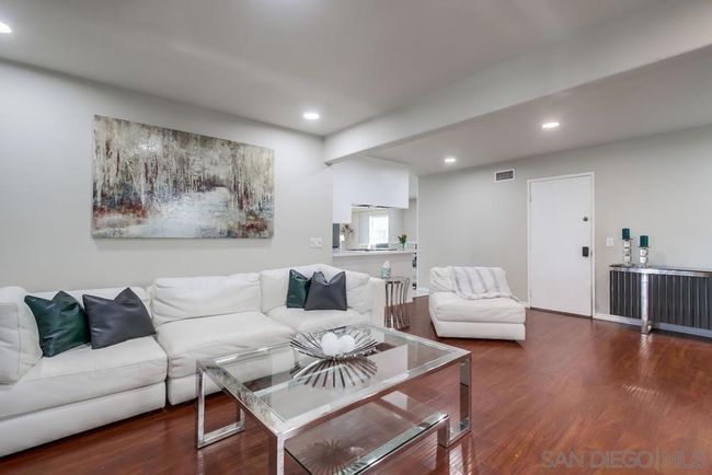 Den/Family/Great Room | Image 12