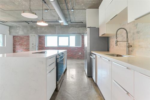 2401-2000 Bagby St, Houston, TX, 77002-8589 | Card Image