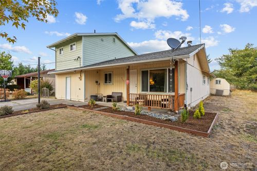 205 Montana St N, Rainier, WA, 98576-8913 | Card Image