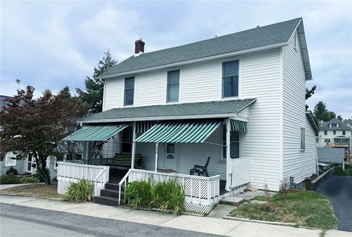 226 E Loyalhanna St, Ligonier, PA, 15658-1316 | Card Image