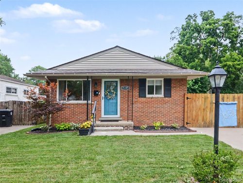 19345 Antago St, Livonia, MI, 48152-2511 | Card Image