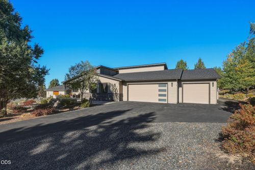 1272 Trail Creek Dr, Redmond, OR, 97756-7102 | Card Image