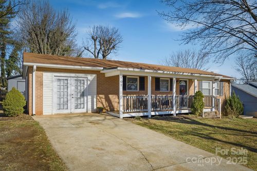 102 Page St, Morganton, NC, 28655-6075 | Card Image