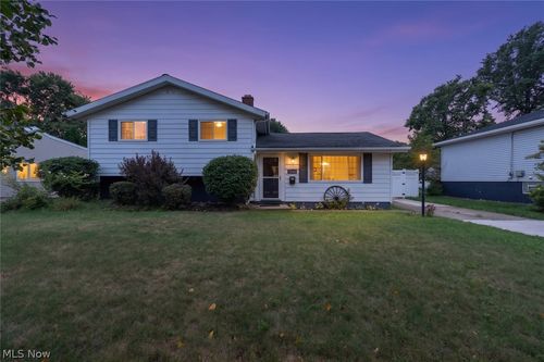 13473 Donald Dr, Brook Park, OH, 44142-3204 | Card Image