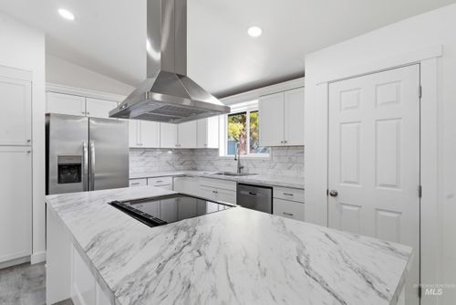 8279 Blue Ridge Ln, Boise, ID, 83716-5758 | Card Image