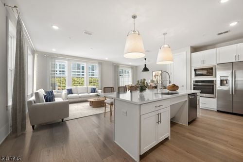 102 Iris Ct, Warren, NJ, 07059-5354 | Card Image