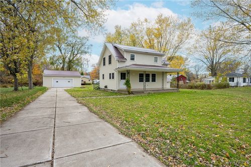 117 Chestnut Ln, Angola, NY, 14006-9063 | Card Image