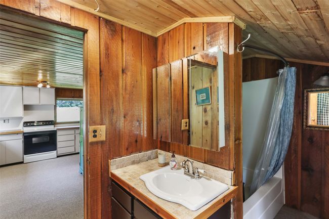 Guest Cabin - Bathroom | Image 61