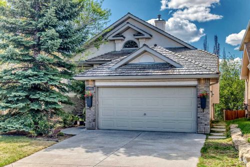243 Mount Assiniboine Cir Se, Calgary, AB, T2Z2N4 | Card Image