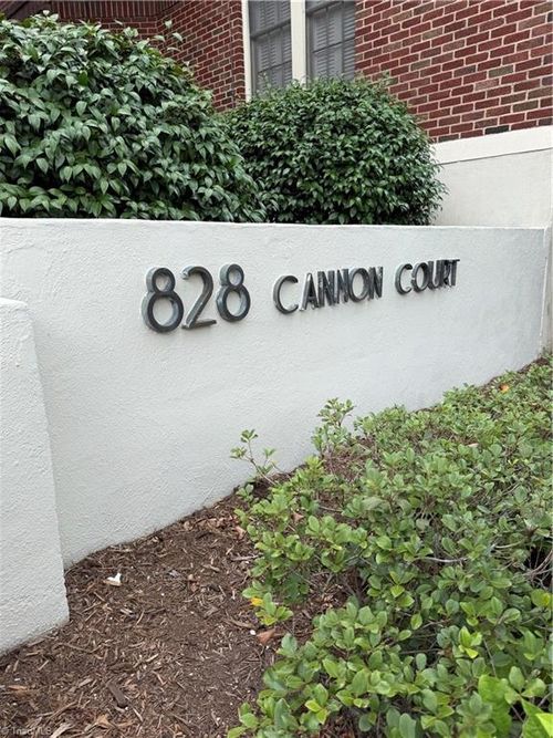 e4-828 N Elm St, Greensboro, NC, 27401-1544 | Card Image