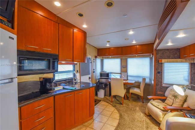 29859 Overseas Hwy, House other with 1 bedrooms, 1 bathrooms and null parking in Big Pine Key FL | Image 7