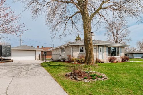 4386 S Honey Creek Drive, Greenfield, WI, 53220 | Card Image