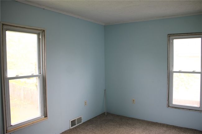 812 5 Th St, House other with 2 bedrooms, 1 bathrooms and 2 parking in Rochester PA | Image 7