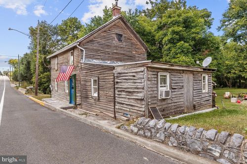 3323 S Main St, TOMS BROOK, VA, 22660-1727 | Card Image