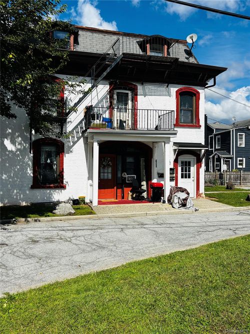 120 Smith St, Peekskill, NY, 10566-3271 | Card Image