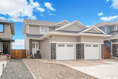 303 Kolynchuk Manor, Saskatoon, SK, S7T0W3 | Card Image
