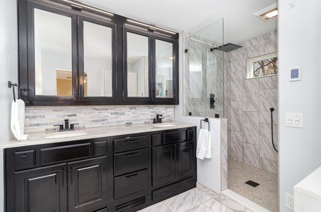 Primary Bathroom | Image 20