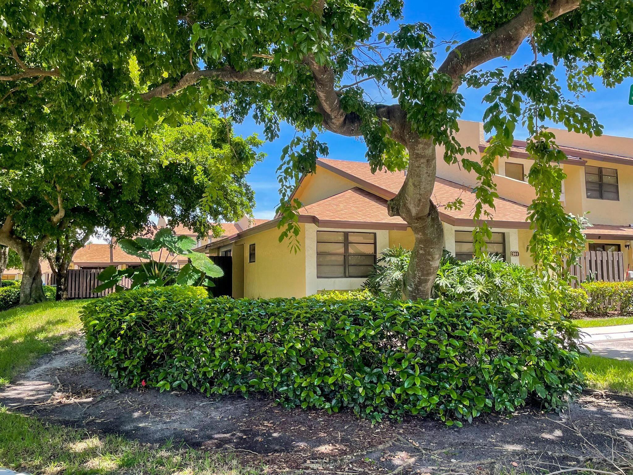 97th Ter, Pembroke Pines, FL 33025