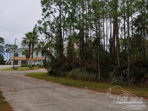 5703 Shores Cir, Pensacola, FL, 32507-8323 | Card Image