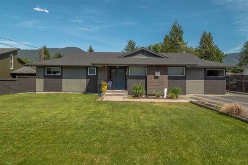 40128 Diamond Head Rd, Squamish, BC, V0N0H5 | Card Image