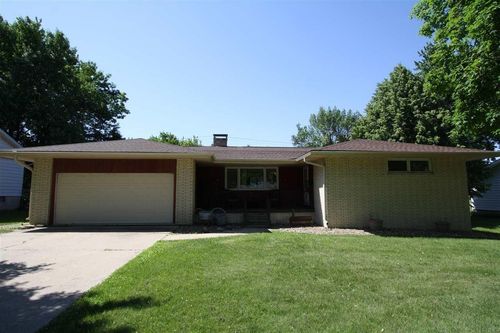 1008 1st St Ne, Oelwein, IA, 50662-1924 | Card Image