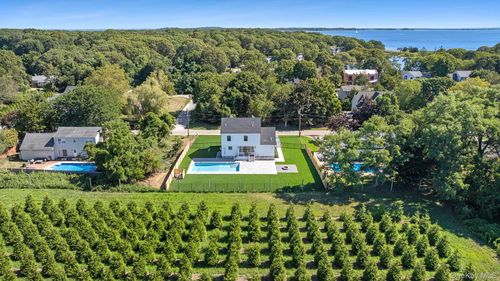 1900 Gillette Dr, East Marion, NY, 11939 | Card Image