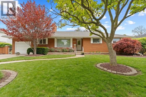 2360 Leonard Rd, Windsor, ON, N8W4L7 | Card Image