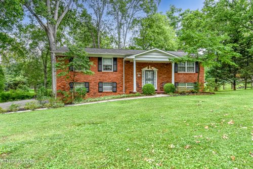 8705 Longmeade Dr, Knoxville, TN, 37923-2412 | Card Image