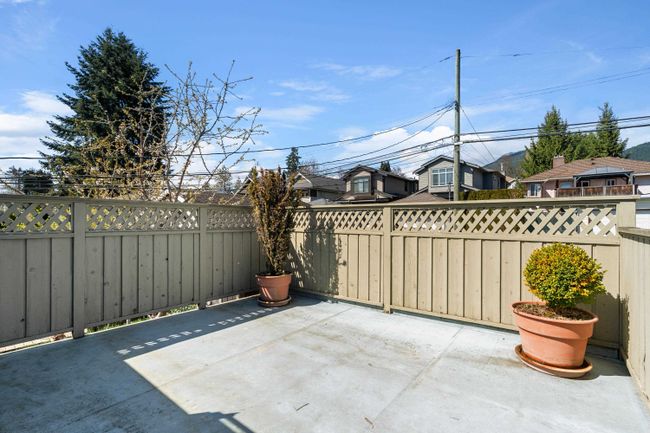 228 W 27 Th Street, House other with 5 bedrooms, 2 bathrooms and 1 parking in North Vancouver BC | Image 17