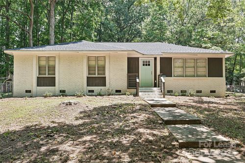 5121 Farm Pond Ln, Charlotte, NC, 28212-2910 | Card Image