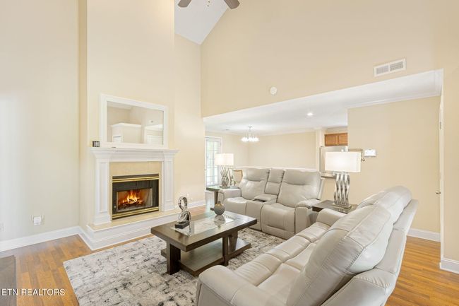 826 Gresham Rd, Condo with 2 bedrooms, 2 bathrooms and null parking in Knoxville TN | Image 5