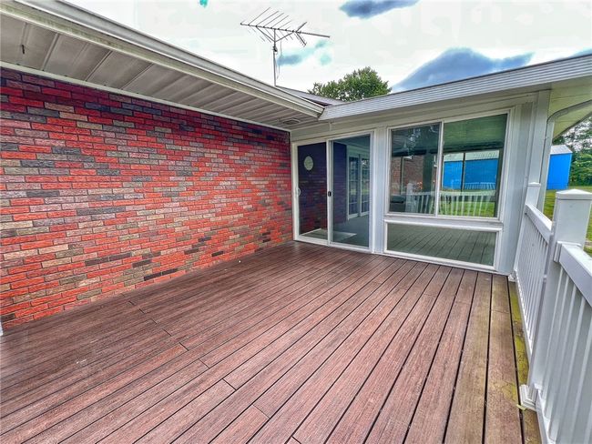 Trek-Style Deck with Vinyl Railing | Image 14