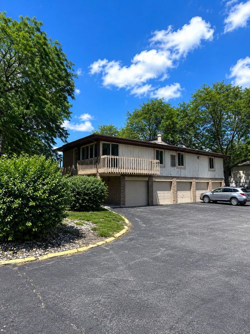 100-15713 Orlan Brook Dr, Orland Park, IL, 60462-7958 | Card Image