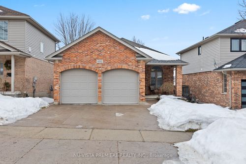 692 Clearwater Cres, London, ON, N5X4J7 | Card Image